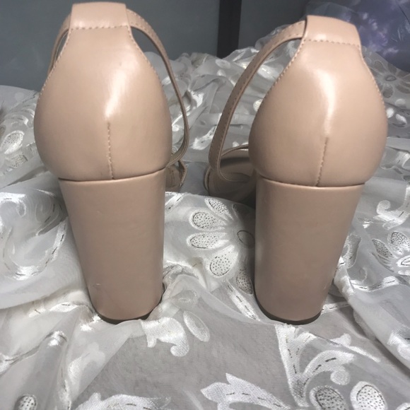 Tan Block Heels - 9 - Picture 3 of 7